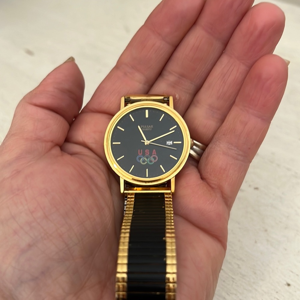 Pulsar Quartz Olympics USA Watch black face gold tone Works